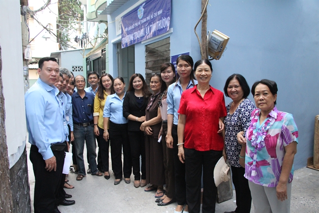 Trao nhà tình thương cho người mẹ có con trai bị viêm gan C giai đoạn cuối Trao nha tinh thuong cho nguoi me co con trai bi viem gan C giai doan cuoi