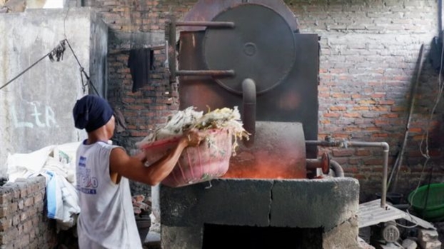 Rác thải phương Tây đầu độc thức ăn của người dân Indonesia Rac thai phuong Tay dau doc thuc an cua nguoi dan Indonesia