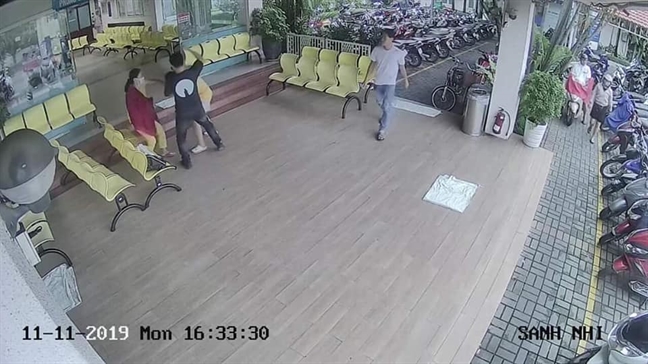 Tài xế beCar hành hung sản phụ ôm bé sơ sinh trên tay ngay bệnh viện phụ sản Mekong Tai xe beCar hanh hung san phu om be so sinh tren tay ngay benh vien phu san Mekong