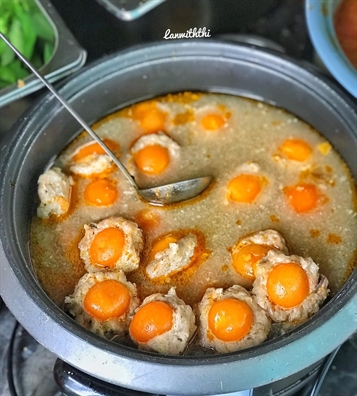 Tiệm bánh mì kết hợp với trứng muối độc lạ bánh hơn 600 chiếc mỗi ngày Tiem banh mi ket hop voi trung muoi doc la banh hon 600 chiec moi ngay