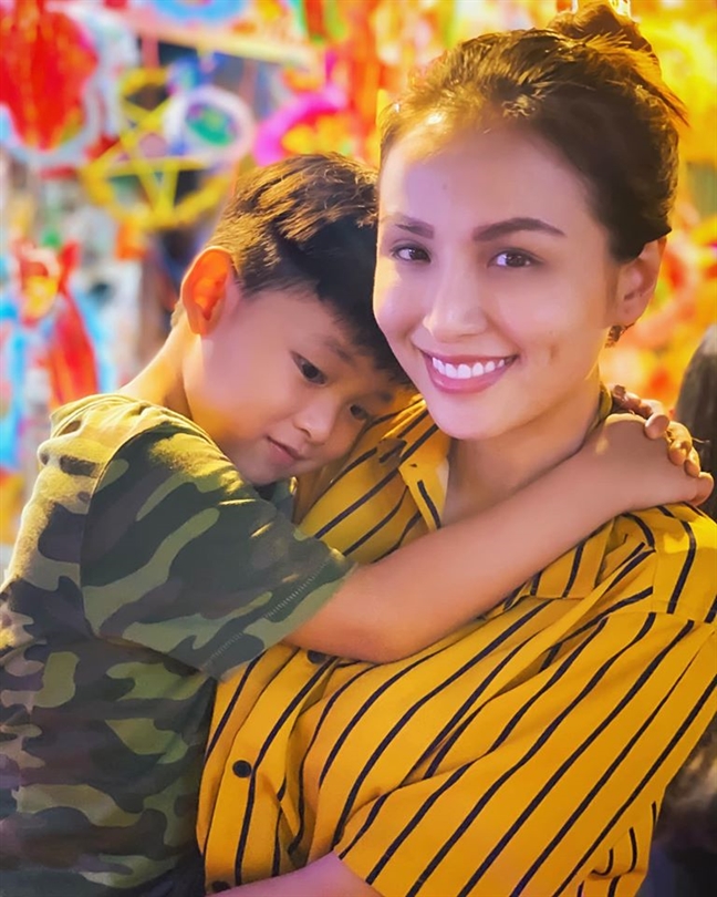 Hoa hậu Diễm Hương từng chọn ‘giữ con chứ không giữ mẹ’ khi gặp tai biến thai kỳ Hoa hau Diem Huong tung chon ‘giu con chu khong giu me’ khi gap tai bien thai ky