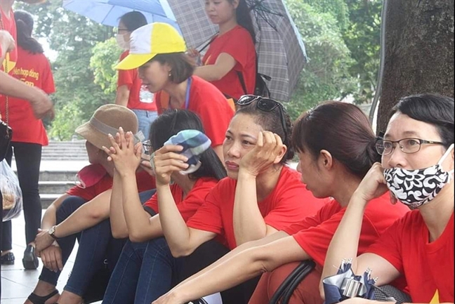 Giáo viên hợp đồng các tỉnh được tuyển đặc cách, Hà Nội thì không! Giao vien hop dong cac tinh duoc tuyen dac cach, Ha Noi thi khong!