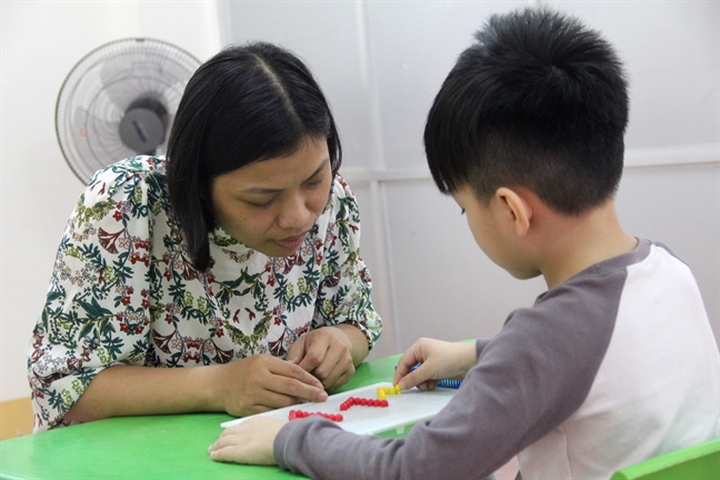 Tâm sự nghẹn lòng của những cô giáo dạy trẻ tự kỷ Tam su nghen long cua nhung co giao day tre tu ky