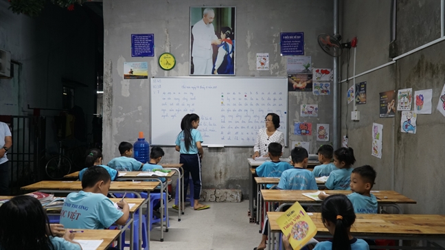 Thầy giáo tay ngang và những đứa trẻ không được đến trường Thay giao tay ngang va nhung dua tre khong duoc den truong