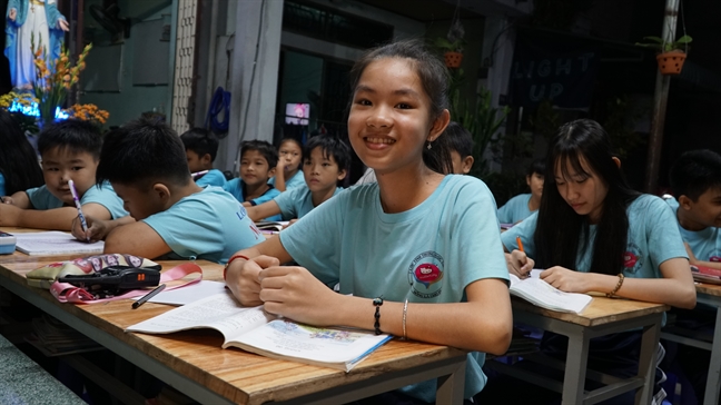 Thầy giáo tay ngang và những đứa trẻ không được đến trường Thay giao tay ngang va nhung dua tre khong duoc den truong