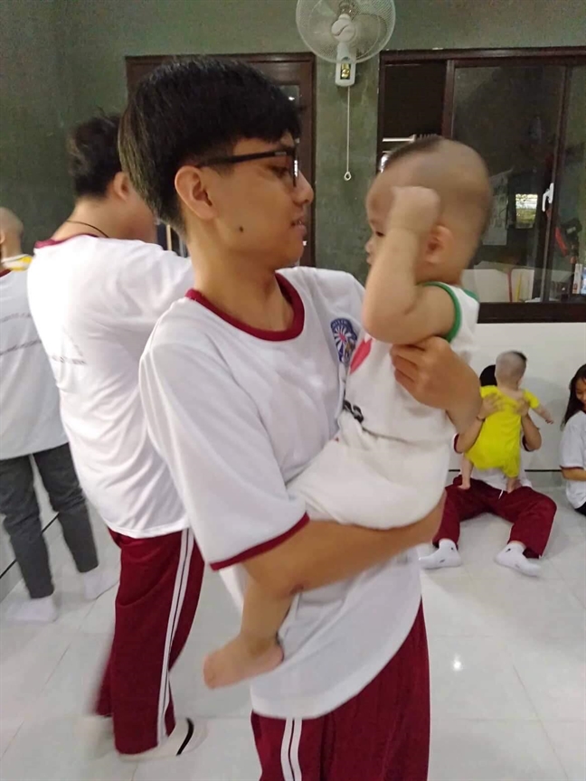 Giáo dục học sinh trở thành... người bình thường Giao duc hoc sinh tro thanh... nguoi binh thuong