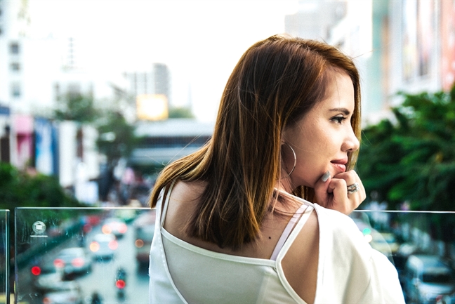 Đàn bà cũ như rượu ủ lâu năm Dan ba cu nhu ruou u lau nam