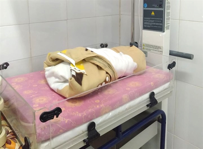 Sản phụ bất ngờ ngưng thở, tím tái toàn thân khi đang rặn đẻ San phu bat ngo ngung tho, tim tai toan than khi dang ran de