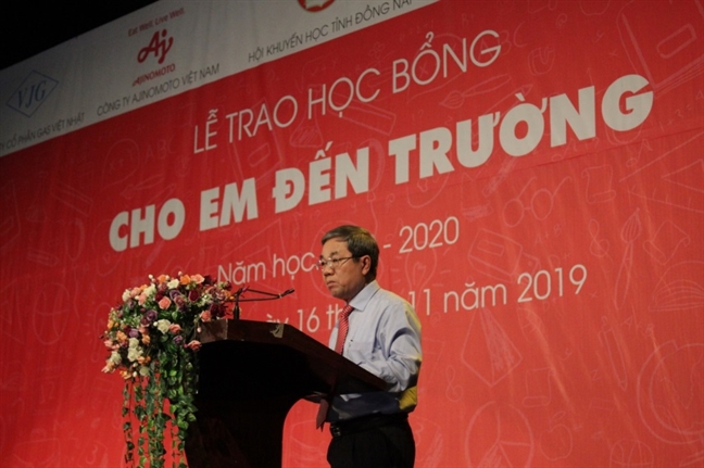 Tỉnh Đồng Nai: 400 học sinh hiếu học nhận học bổng từ quỹ ‘Cho em đến trường’ Tinh Dong Nai: 400 hoc sinh hieu hoc nhan hoc bong tu quy ‘Cho em den truong’