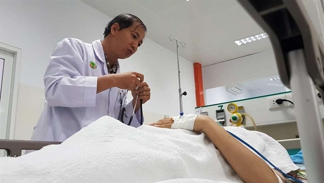 Con nhảy lầu tự tử vì giận mẹ lục điện thoại, bạn sợ không? Con nhay lau tu tu vi gian me luc dien thoai, ban so khong?