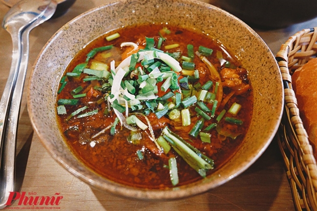 Bò kho cô Mai nổi tiếng 35 năm tại Sài Gòn Bo kho co Mai noi tieng 35 nam tai Sai Gon