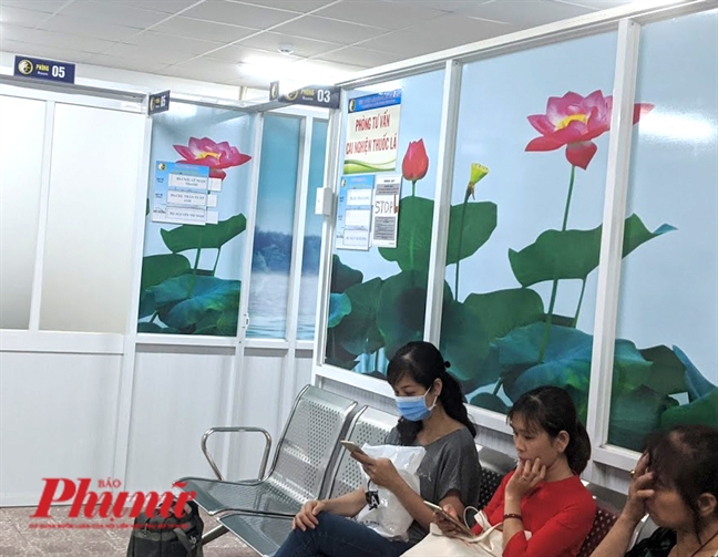 Bệnh viện đầu tiên ở Sài Gòn giúp bỏ hút thuốc nhờ châm cứu vành tai Benh vien dau tien o Sai Gon giup bo hut thuoc nho cham cuu vanh tai