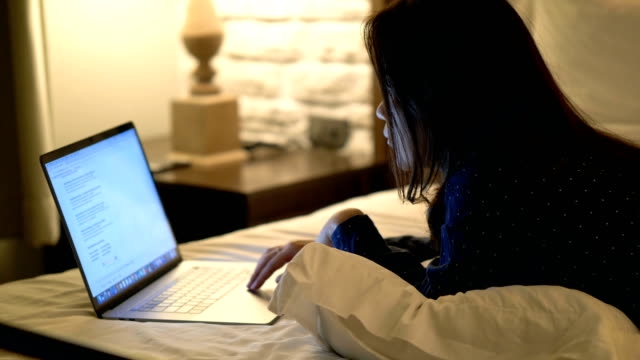 Khi nào con mới nhận ra ảo tưởng của bản thân? Khi nao con moi nhan ra ao tuong cua ban than?