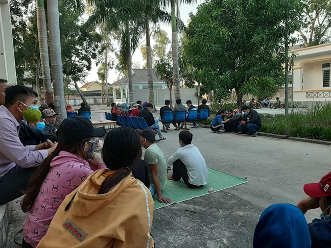Bàn giao thi thể mẹ con sản phụ tử vong về quê mai táng Ban giao thi the me con san phu tu vong ve que mai tang