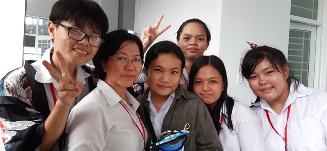Thầy giáo từng chèo ghe mướn, học giáo dục thường xuyên Thay giao tung cheo ghe muon, hoc giao duc thuong xuyen