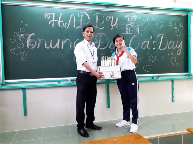 Thầy giáo từng chèo ghe mướn, học giáo dục thường xuyên Thay giao tung cheo ghe muon, hoc giao duc thuong xuyen