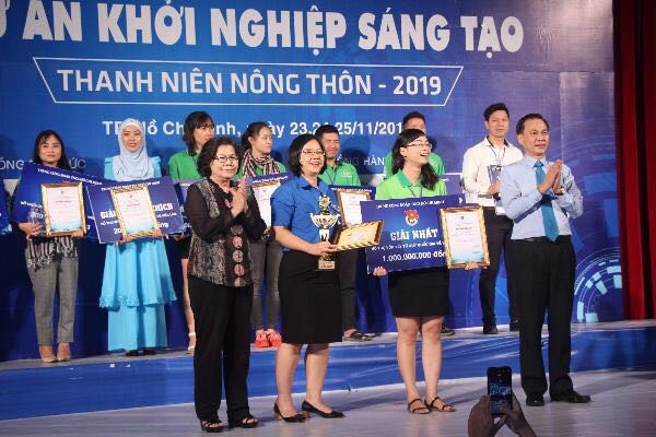 Biến rau má, diếp cá, tía tô... thành bột, cô gái trẻ đạt giải nhất dự án khởi nghiệp Bien rau ma, diep ca, tia to... thanh bot, co gai tre dat giai nhat du an khoi nghiep