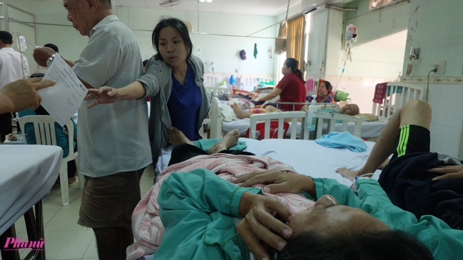 Bệnh nhân xuất hiện cảm giác như ai bóp cổ sau khi bị ong chích Benh nhan xuat hien cam giac nhu ai bop co sau khi bi ong chich