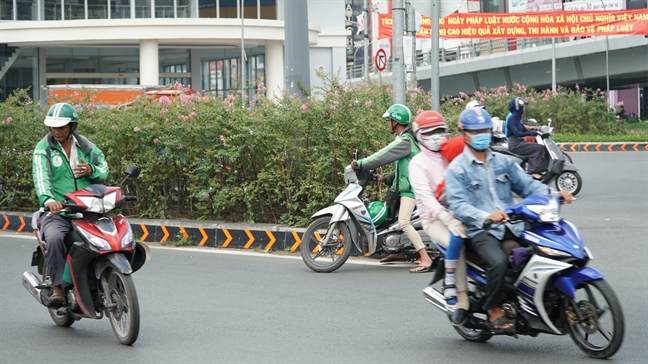 Nhiều tài xế xe ôm công nghệ 'vô tư' vi phạm an toàn giao thông trong tháng tuần tra cao điểm Nhieu tai xe xe om cong nghe 'vo tu' vi pham an toan giao thong trong thang tuan tra cao diem