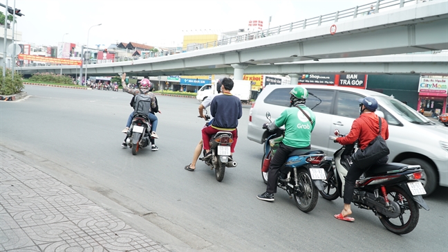 Nhiều tài xế xe ôm công nghệ 'vô tư' vi phạm an toàn giao thông trong tháng tuần tra cao điểm Nhieu tai xe xe om cong nghe 'vo tu' vi pham an toan giao thong trong thang tuan tra cao diem