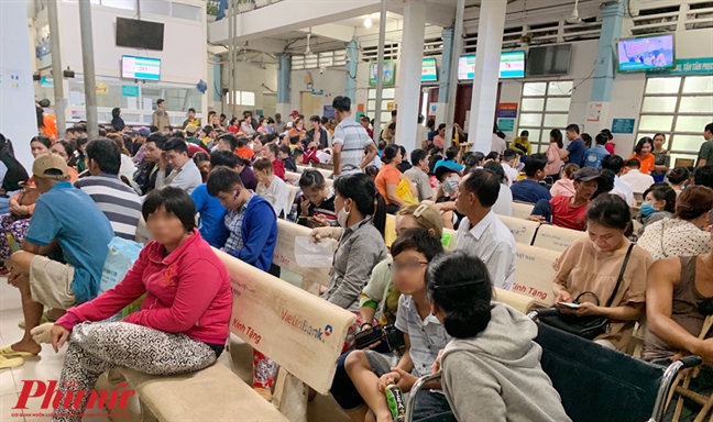 Dàn cảnh trộm hơn 20 triệu đồng của cụ bà chăm con bị bệnh Dan canh trom hon 20 trieu dong cua cu ba cham con bi benh