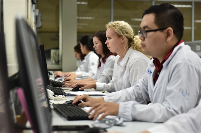 Cô Gái Hà Lan - thương hiệu sữa đầu tiên nhận huy hiệu hoàng gia Co Gai Ha Lan - thuong hieu sua dau tien nhan huy hieu hoang gia