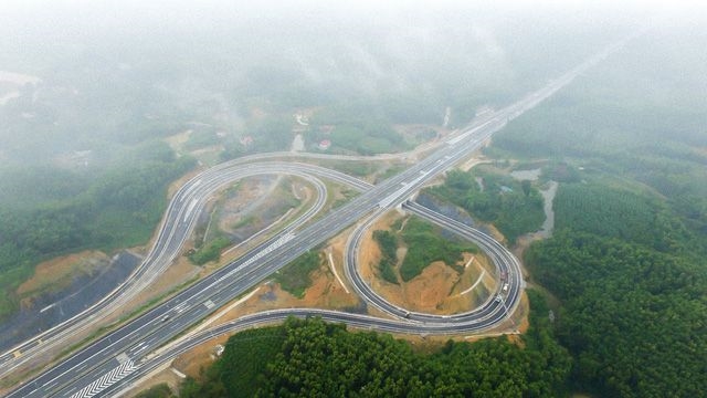 Tiếng hò đã tắt trên những cung đường hẹp Tieng ho da tat tren nhung cung duong hep