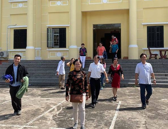 Tòa bác đơn kiện đòi học bổng cựu sinh viên Trường đại học Tân Tạo Toa bac don kien doi hoc bong cuu sinh vien Truong dai hoc Tan Tao