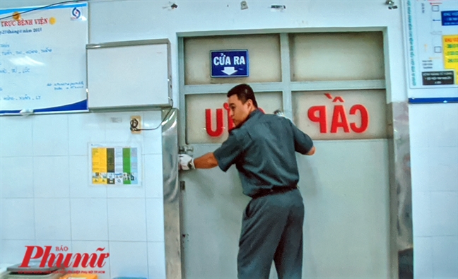 Tiết lộ về cánh cửa sắt bí mật và nút 'Code Grey' bảo vệ an ninh ở Bệnh viện Nhân dân Gia Định Tiet lo ve canh cua sat bi mat va nut 'Code Grey' bao ve an ninh o Benh vien Nhan dan Gia Dinh