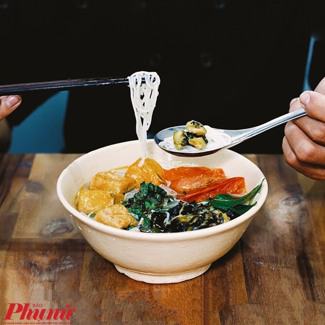Thưởng thức bún ốc Hà Nội trong 'Ngõ ngách' Sài Gòn Thuong thuc bun oc Ha Noi trong 'Ngo ngach' Sai Gon