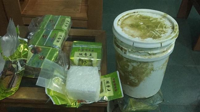 Đến lượt người dân Quảng Trị nhặt được cả thùng chất bột nghi ma túy Den luot nguoi dan Quang Tri nhat duoc ca thung chat bot nghi ma tuy