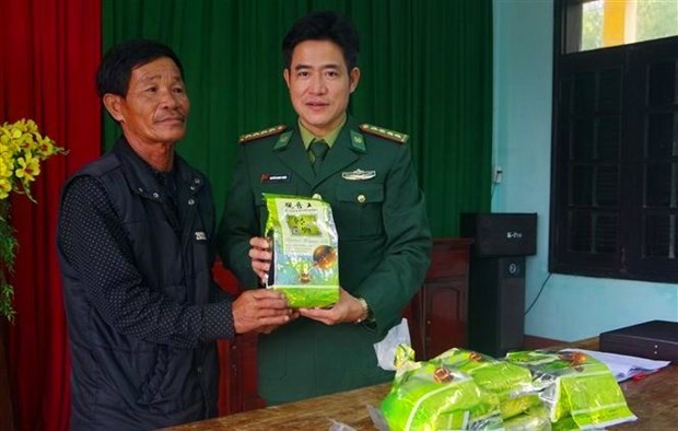 Đến lượt người dân Quảng Trị nhặt được cả thùng chất bột nghi ma túy Den luot nguoi dan Quang Tri nhat duoc ca thung chat bot nghi ma tuy