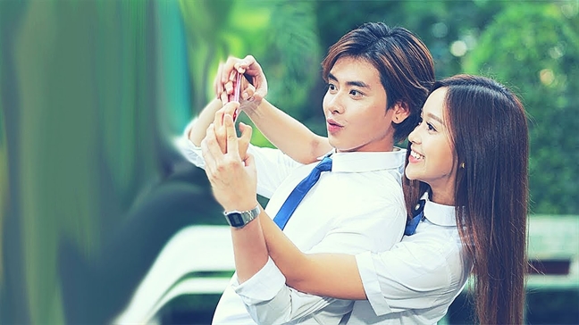 Mẹ cứ làm lố hoài, mẹ không biết quê sao? Me cu lam lo hoai, me khong biet que sao?