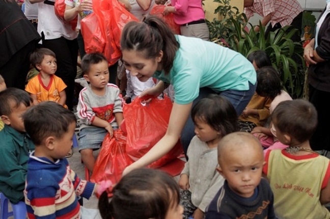 Nhiệt tình làm từ thiện nhưng keo kiệt với người thân Nhiet tinh lam tu thien nhung keo kiet voi nguoi than