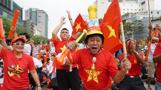 Hòa Thái Lan 2-2: Tiến Linh đưa Việt Nam vào bán kết. Tạm biệt Thái Lan! Hoa Thai Lan 2-2: Tien Linh dua Viet Nam vao ban ket. Tam biet Thai Lan!