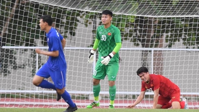 Khắc nghiệt sân cỏ SEA Games 30 Khac nghiet san co SEA Games 30