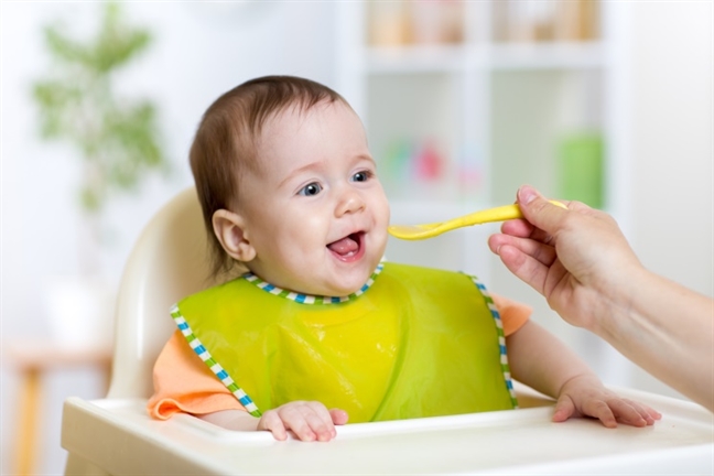 Những sai lầm cần tránh khi cho trẻ ăn dặm Nhung sai lam can tranh khi cho tre an dam