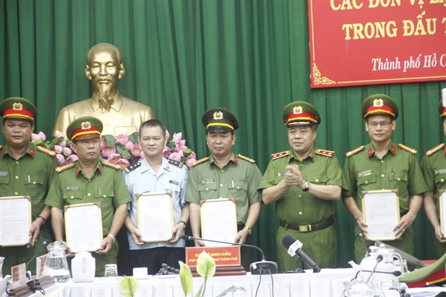 Tướng Các kể về việc bắt giữ số ma túy trị giá 6 triệu USD trong căn nhà trọ thuê 2 triệu đồng/tháng Tuong Cac ke ve viec bat giu so ma tuy tri gia 6 trieu USD trong can nha tro thue 2 trieu dong/thang