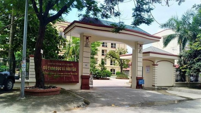 Khai trừ Đảng giáo viên đưa hối lộ để sửa điểm thi ở Hòa Bình Khai tru Dang giao vien dua hoi lo de sua diem thi o Hoa Binh