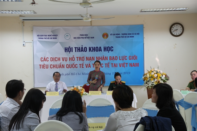 Các dịch vụ hỗ trợ nạn nhân bạo lực giới còn rất hạn chế Cac dich vu ho tro nan nhan bao luc gioi con rat han che