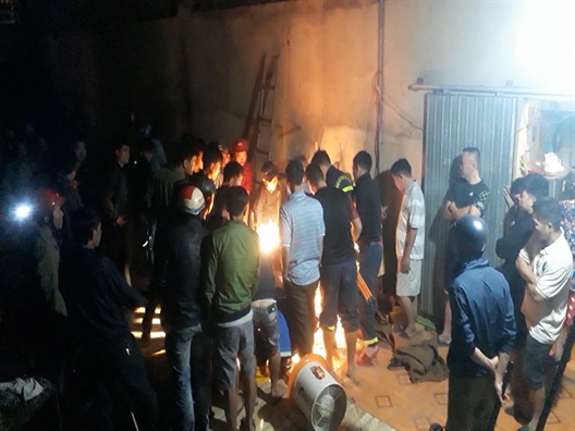 Lao xuống giếng sâu 30m cứu cháu, 2 người tử vong thương tâm Lao xuong gieng sau 30m cuu chau, 2 nguoi tu vong thuong tam
