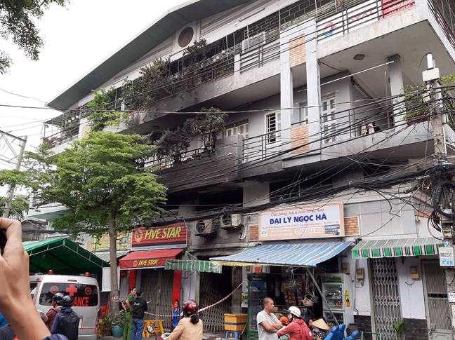 Vụ cháy khiến 3 người tử vong ở Quận 7: Tiếng kêu cứu lịm dần sau bức tường lửa Vu chay khien 3 nguoi tu vong o Quan 7: Tieng keu cuu lim dan sau buc tuong lua