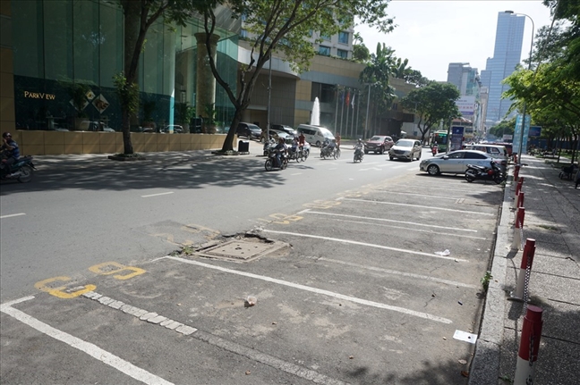 Liên quan đến chuyện thu phí đỗ xe ô tô bị lỗ nặng, bà Quyết Tâm đề nghị 2 sở của TP.HCM đọc lại văn bản luật Lien quan den chuyen thu phi do xe o to bi lo nang, ba Quyet Tam de nghi 2 so cua TP.HCM doc lai van ban luat