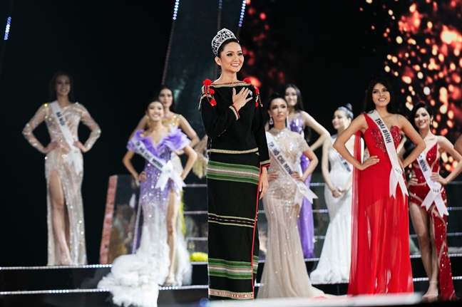 Nguyễn Trần Khánh Vân đăng quang 'Hoa hậu Hoàn vũ Việt Nam 2019' Nguyen Tran Khanh Van dang quang 'Hoa hau Hoan vu Viet Nam 2019'
