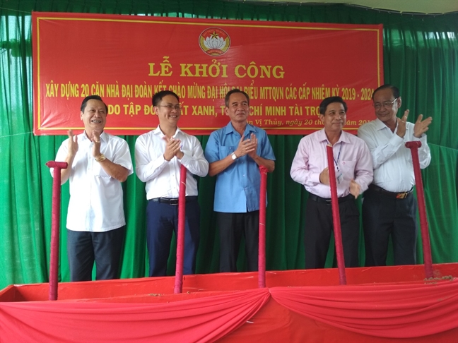 Tập đoàn Đất Xanh tài trợ 1 tỷ đồng xây dựng nhà đại đoàn kết tỉnh Hậu Giang Tap doan Dat Xanh tai tro 1 ty dong xay dung nha dai doan ket tinh Hau Giang
