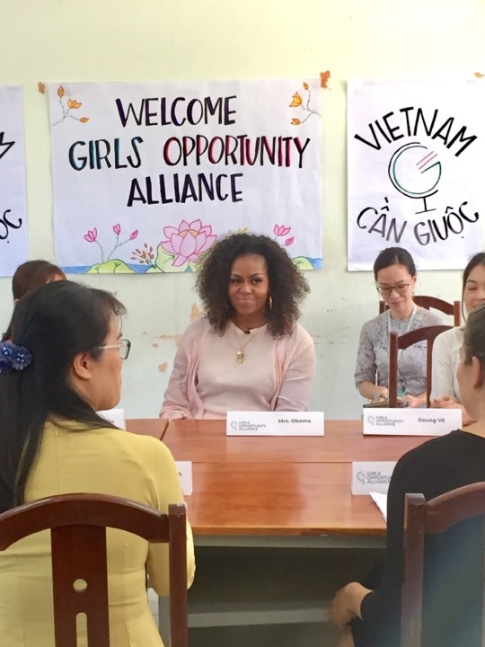 Cựu đệ nhất phu nhân Mỹ Michelle Obama giản dị xuất hiện tại Việt Nam Cuu de nhat phu nhan My Michelle Obama gian di xuat hien tai Viet Nam