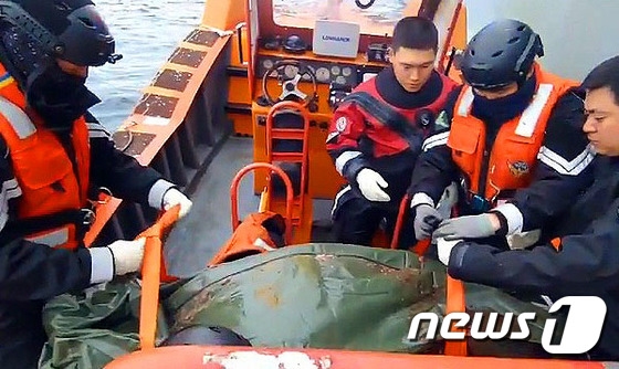 1 thuyền viên Việt Nam mất tích trong vụ lật tàu tại Hàn Quốc đã được tìm thấy 1 thuyen vien Viet Nam mat tich trong vu lat tau tai Han Quoc da duoc tim thay