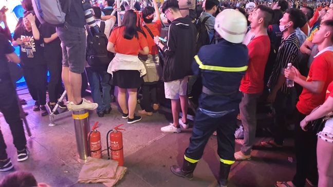 Cấm đường, bố trí trinh sát ghi hình các đối tượng quá khích, đua xe trái phép sau trận chung kết Việt Nam - Indonesia Cam duong, bo tri trinh sat ghi hinh cac doi tuong qua khich, dua xe trai phep sau tran chung ket Viet Nam - Indonesia