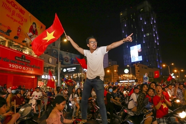 Cấm đường, bố trí trinh sát ghi hình các đối tượng quá khích, đua xe trái phép sau trận chung kết Việt Nam - Indonesia Cam duong, bo tri trinh sat ghi hinh cac doi tuong qua khich, dua xe trai phep sau tran chung ket Viet Nam - Indonesia