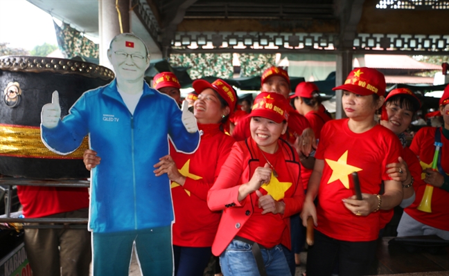 Người hâm mộ cả nước nhộn nhịp xuống đường cổ vũ tuyển Việt Nam Nguoi ham mo ca nuoc nhon nhip xuong duong co vu tuyen Viet Nam